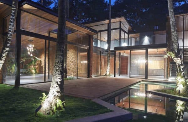 Villa in the Palms. Una vivienda que es respetuosa con su entorno