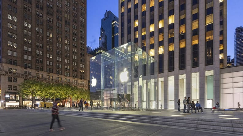Apple Store Quinta Avenida. Cuando la arquitectura resalta la esencia de la marca