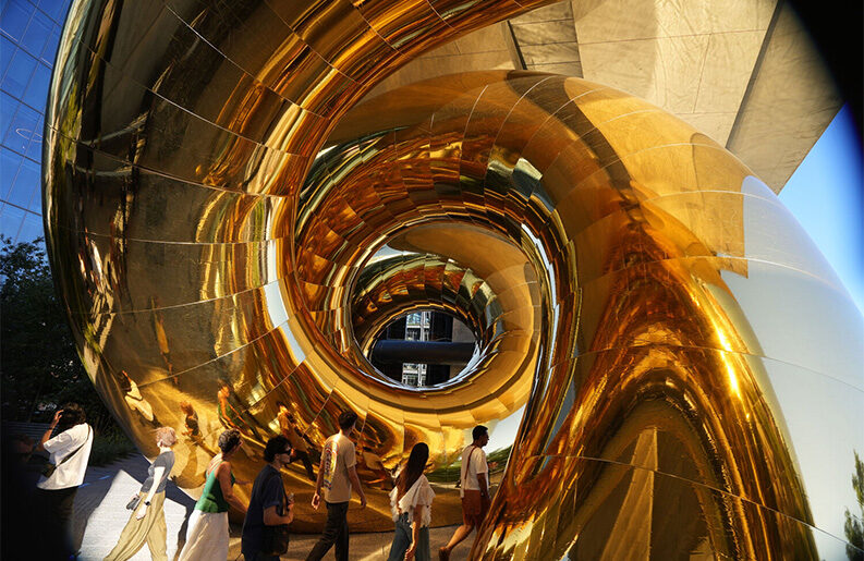 Auruboros by Plastique Fantastique