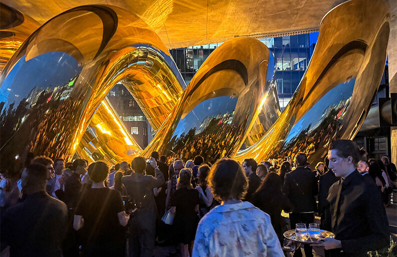 Auruboros by Plastique Fantastique