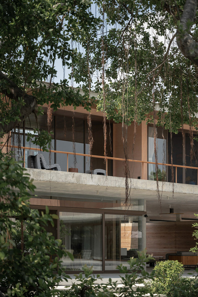 Banyan Tree House by Anonym