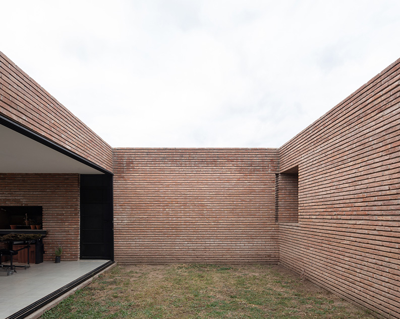 Casa 3 patios by Balsa Crosetto Piazzi, David Coffio