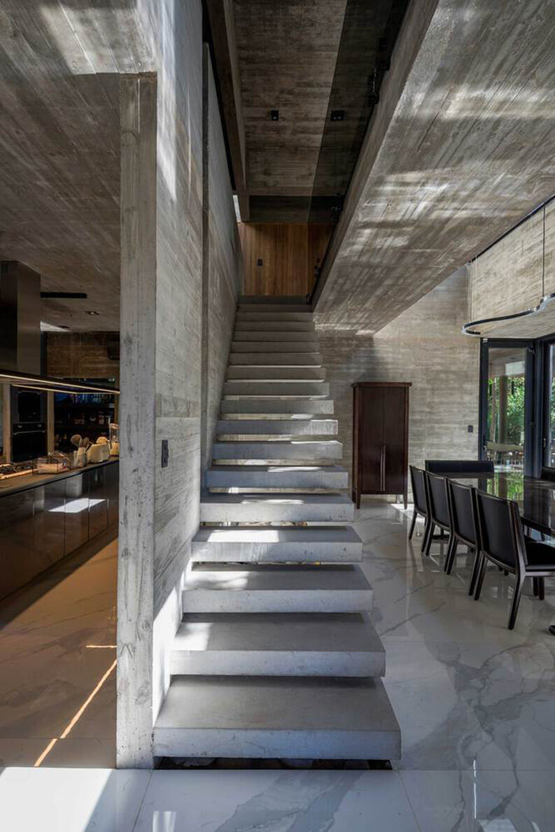 Casa 4H by Besonias Almeida Arquitectos