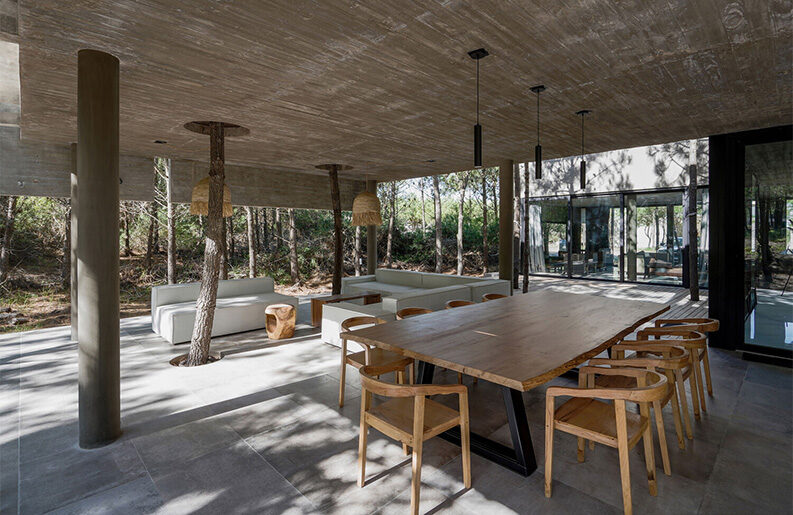 Casa 4H by Besonias Almeida Arquitectos