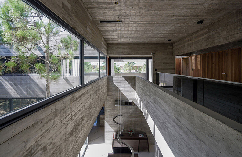 Casa 4H by Besonias Almeida Arquitectos