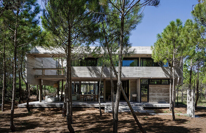 Casa 4H by Besonias Almeida Arquitectos