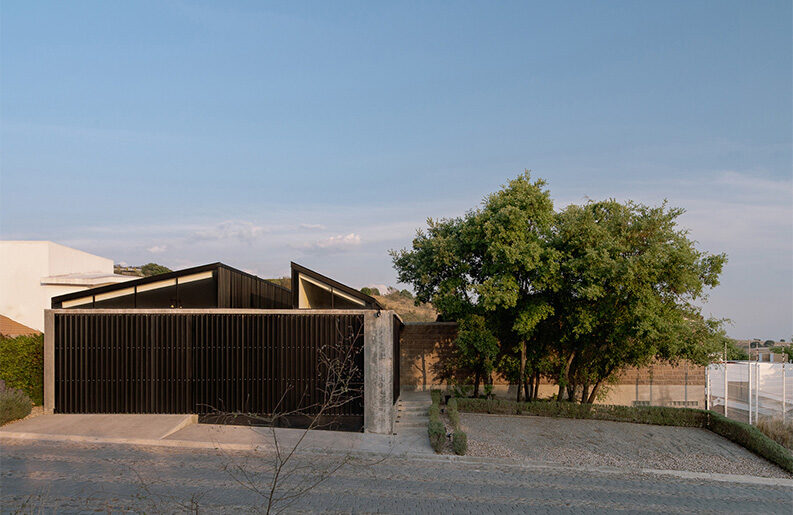 Casa AE by Taller Ezequiel Aguilar Martinez