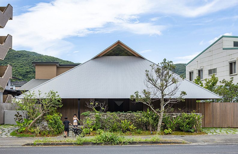 Casa AMAMI by Sakai Architects
