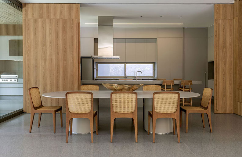 Casa Abacateiro by Angela Castilho Arquitetura e Interiores