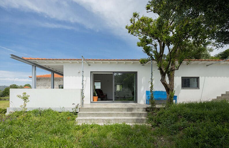 Casa Abadim by Paulo Moreira Architectures