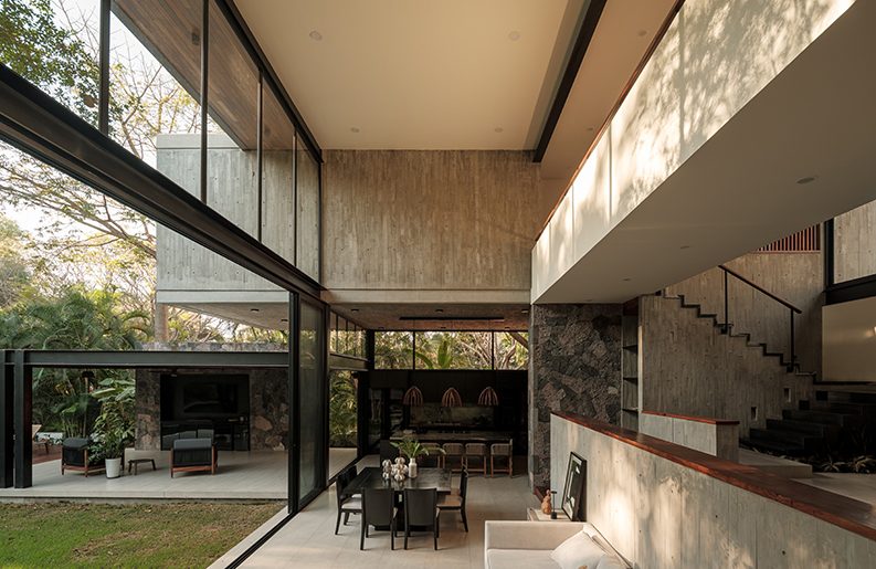 Casa Akama. Arquitectura de diálogo y calma con la naturaleza