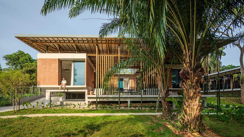 Casa Anjung by Eleena Jamil Architect