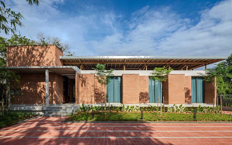Casa Anjung by Eleena Jamil Architect