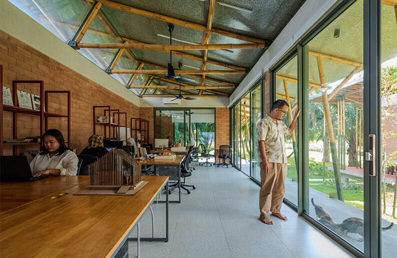 Casa Anjung by Eleena Jamil Architect
