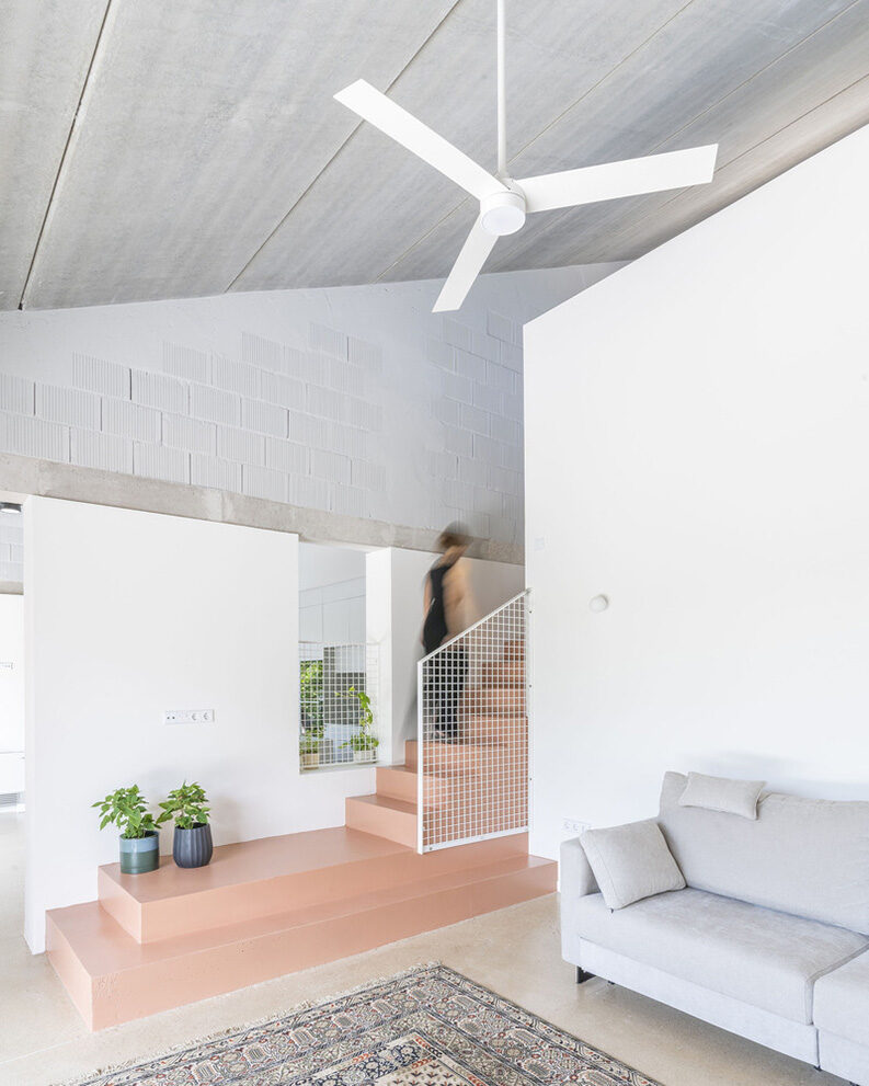 Casa Arena Bruja by Rosa Ma Ballester Espigares, Un Estudio Propio