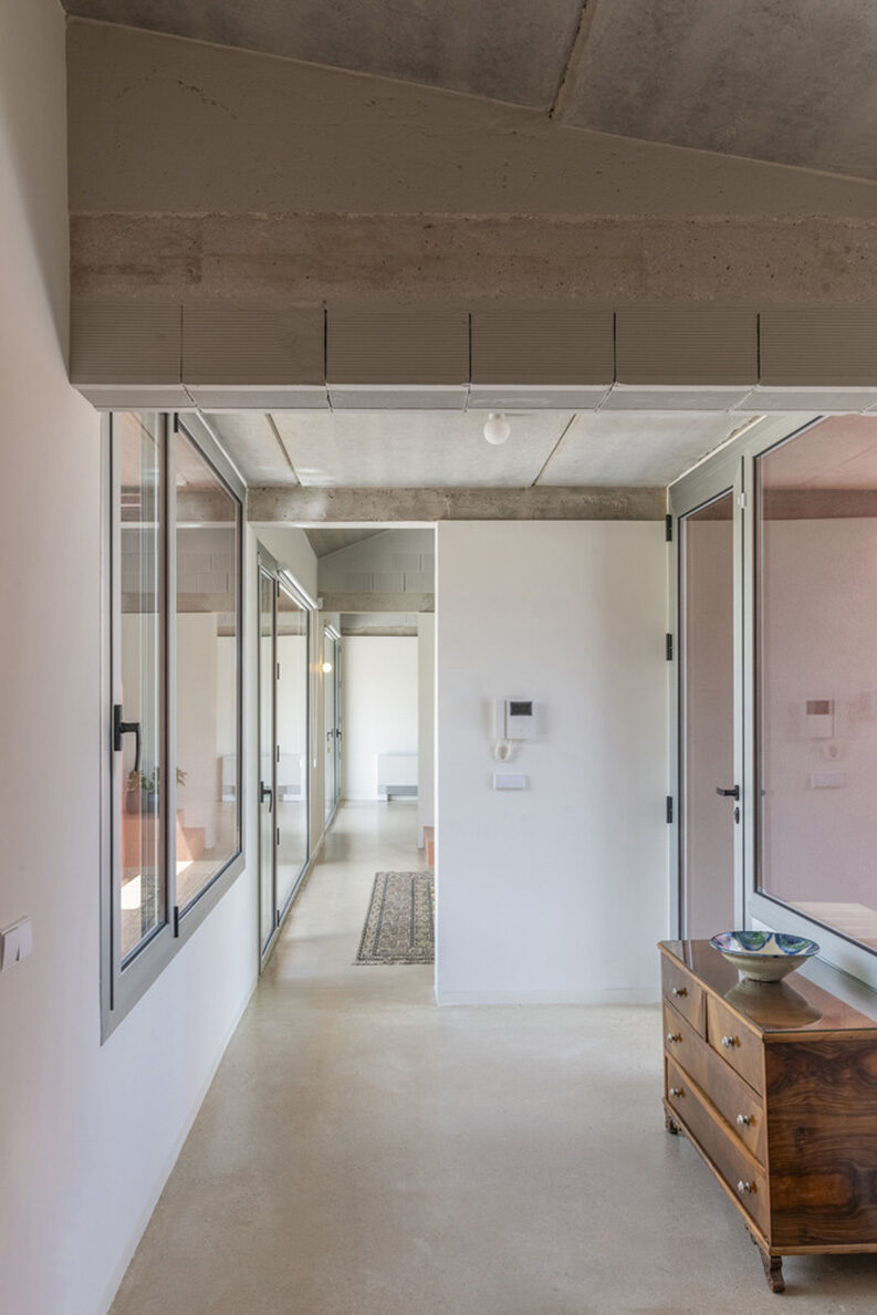 Casa Arena Bruja by Rosa Ma Ballester Espigares, Un Estudio Propio