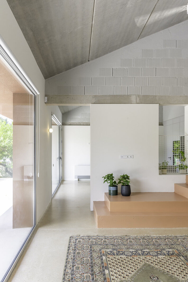 Casa Arena Bruja by Rosa Ma Ballester Espigares, Un Estudio Propio