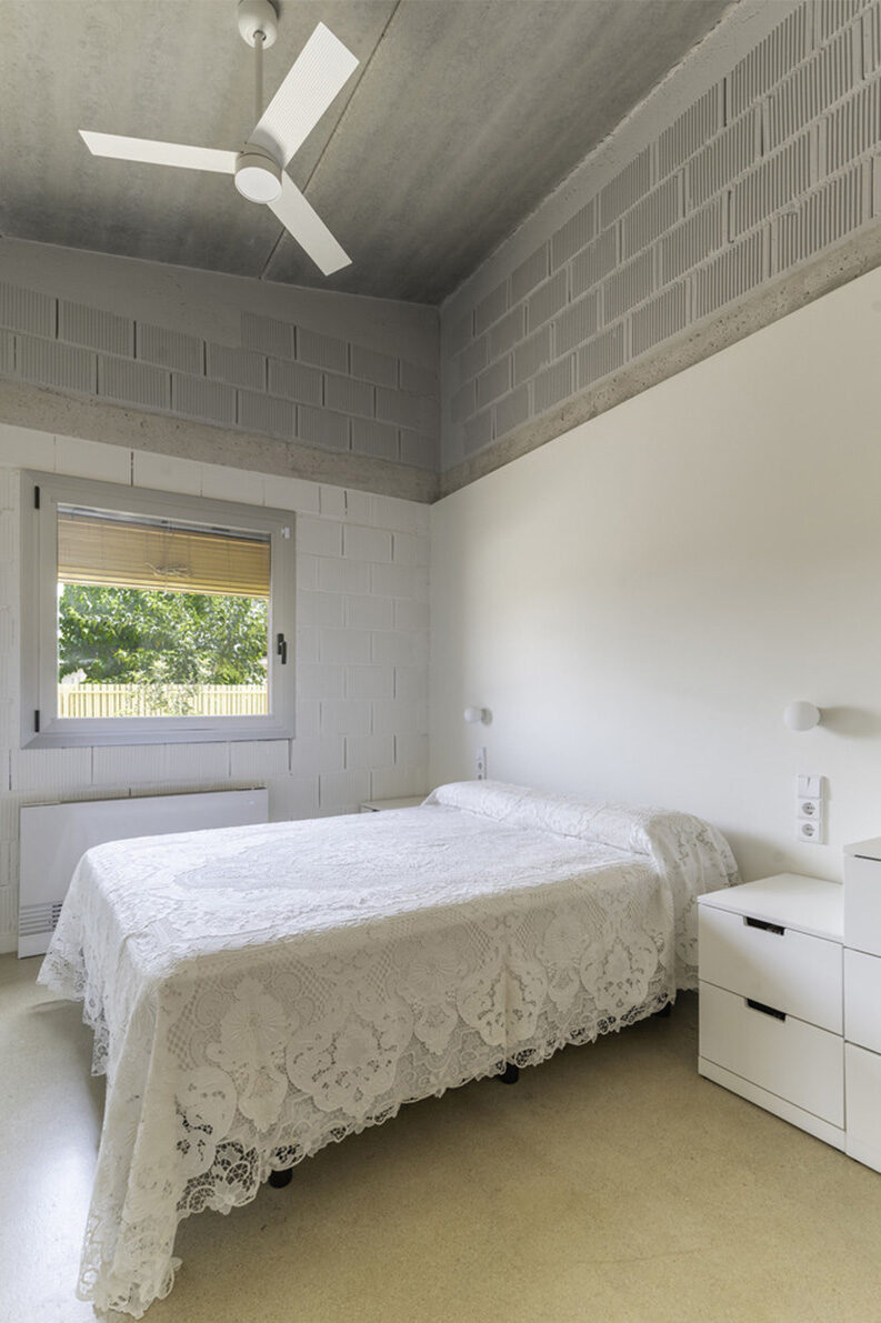 Casa Arena Bruja by Rosa Ma Ballester Espigares, Un Estudio Propio