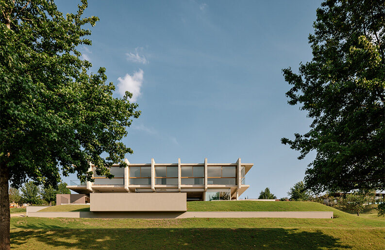 Casa Aroeira by FGMF