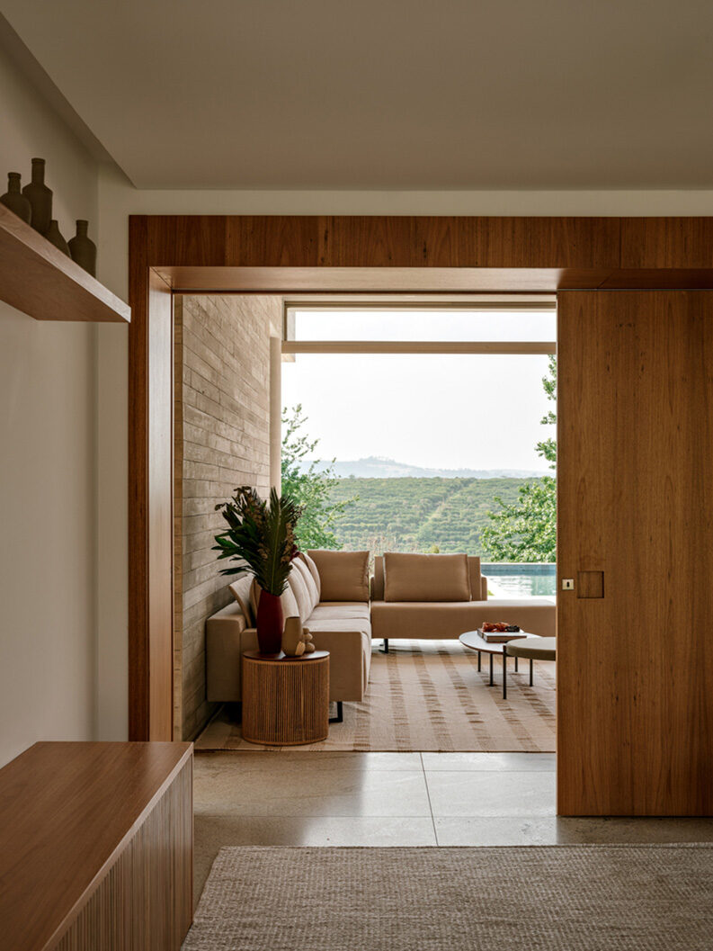 Casa Aroeira by FGMF