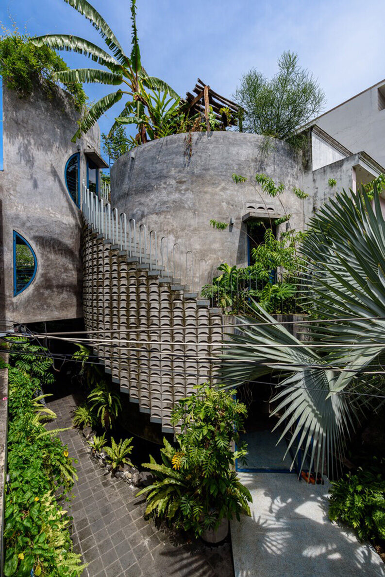 Casa Bifamiliar by Khuon Studio