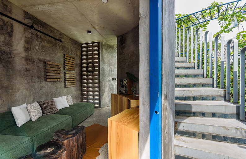 Casa Bifamiliar by Khuon Studio