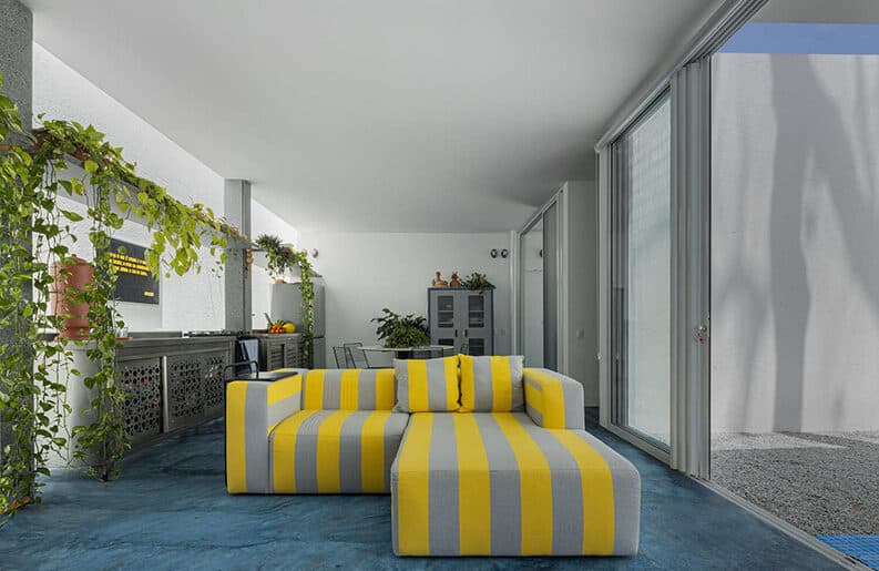 Casa Blanca by NEBR arquitetura