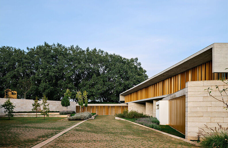 Casa Bosque by FGMF