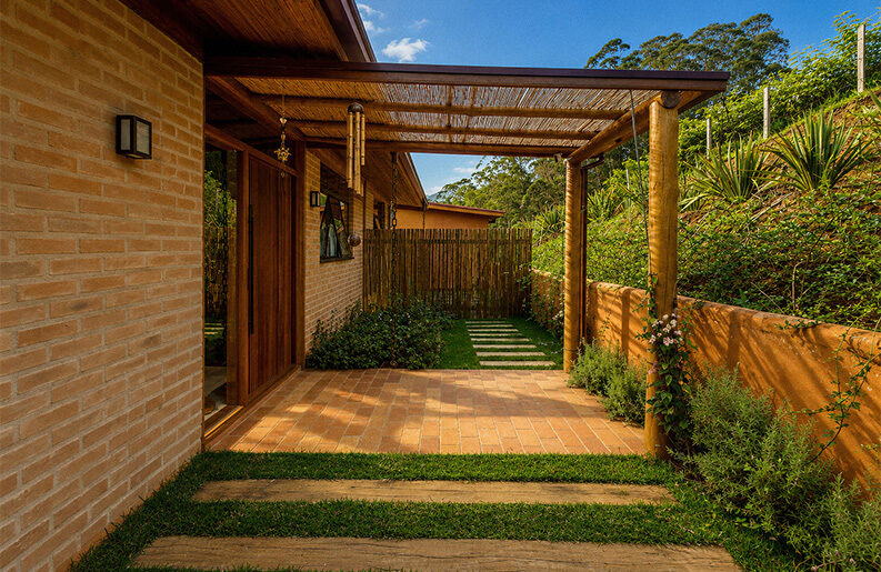 Casa C.E by Dall'Ovo Magalhães Arquitetura