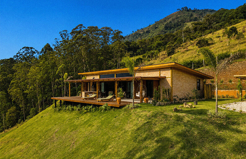 Casa C.E by Dall'Ovo Magalhães Arquitetura
