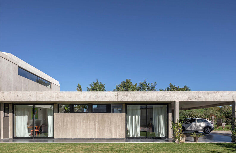 Casa CCLM 280 by Barbalaco Arquitectos
