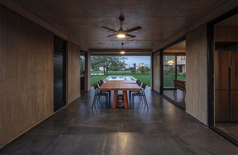 Casa CCLM 280 by Barbalaco Arquitectos