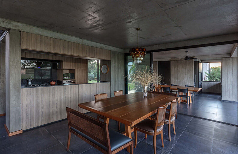 Casa CCLM 280 by Barbalaco Arquitectos