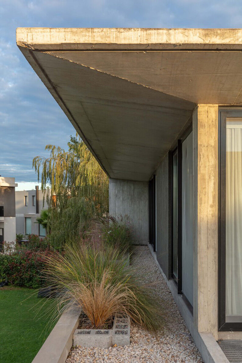 Casa CCLM 280 by Barbalaco Arquitectos