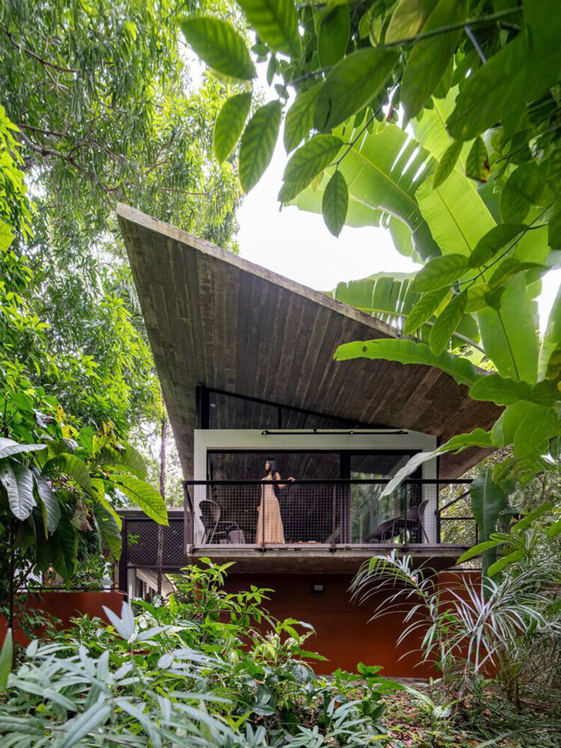 Casa Cajuí by Laurent Troost Architectures