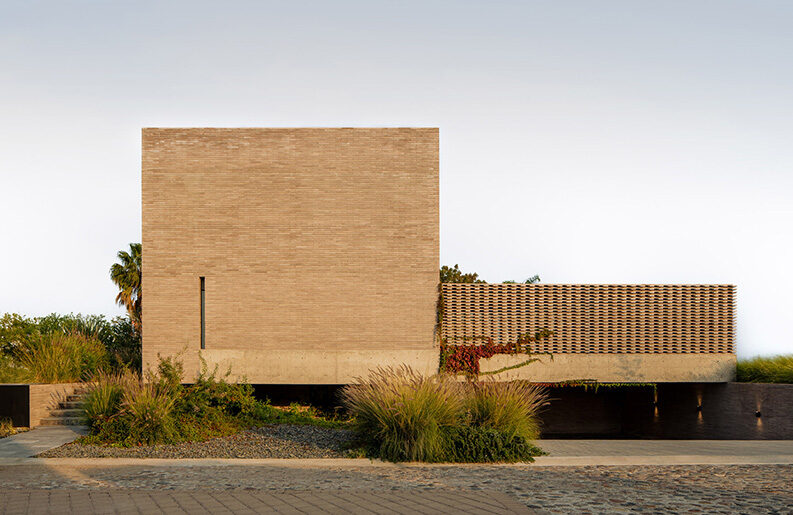 Casa Capuchinas by LABarq
