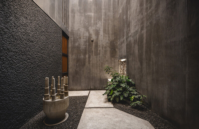 Casa Ceniza by TACO taller de arquitectura contextual