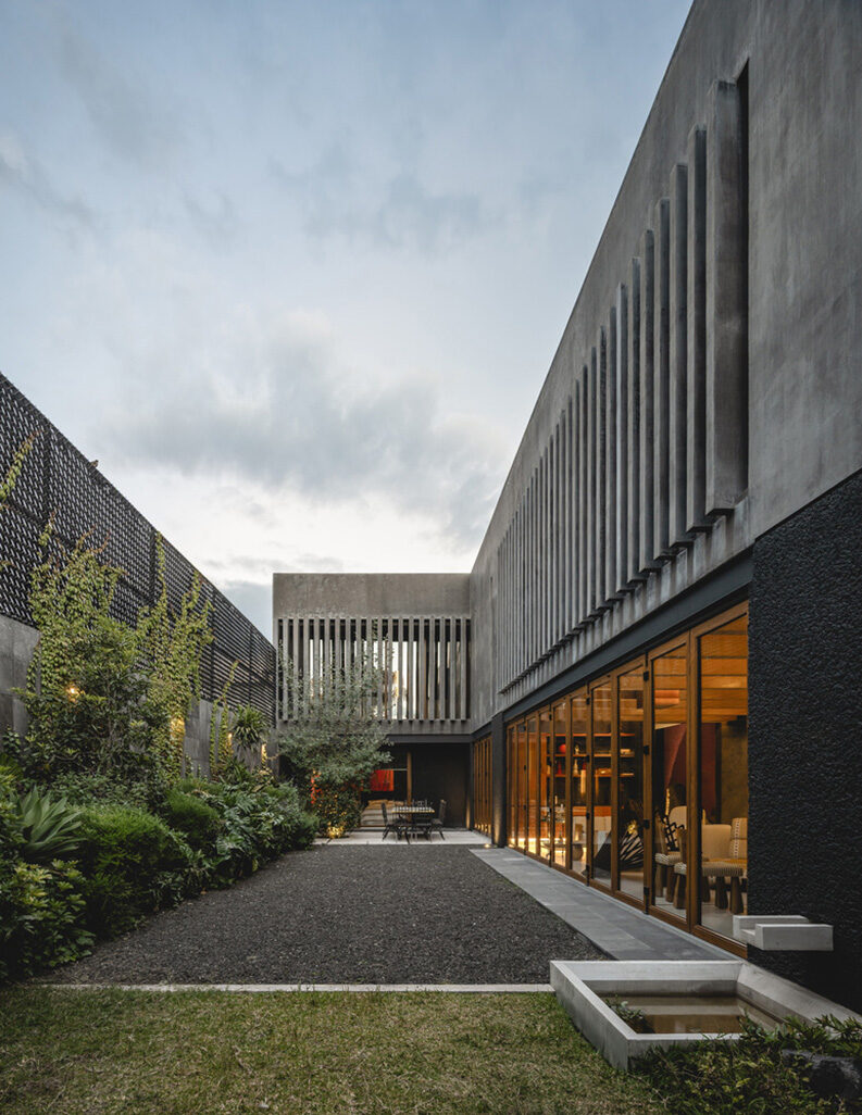 Casa Ceniza by TACO taller de arquitectura contextual