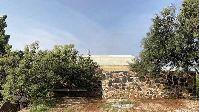 Casa Chelina by Pablo Oñate Taller