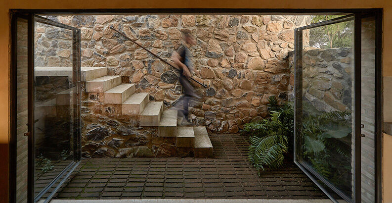 Casa Chelina by Pablo Oñate Taller