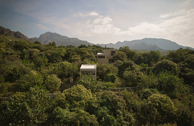 Casa Chelina by Pablo Oñate Taller
