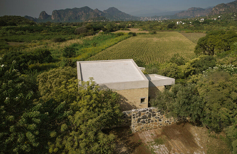Casa Chelina by Pablo Oñate Taller