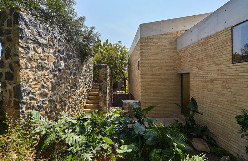 Casa Chelina by Pablo Oñate Taller