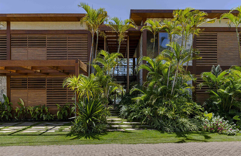 Casa Coral by Sidney Quintela Architecture + Urban Planning