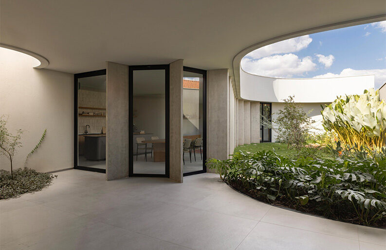 Casa Curva by efcarquitetura