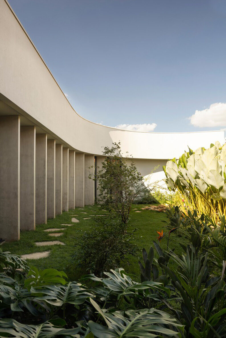 Casa Curva by efcarquitetura