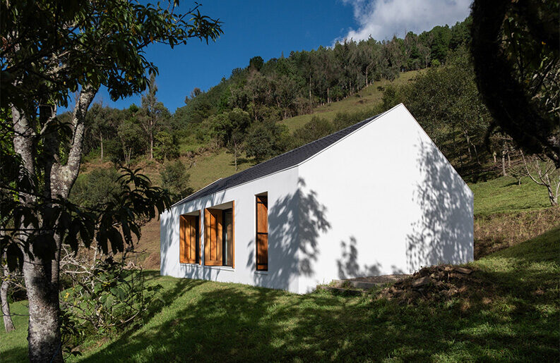 Casa Florinda by Alvariño & Felipe Arquitectos