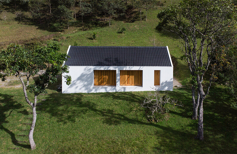 Casa Florinda by Alvariño & Felipe Arquitectos