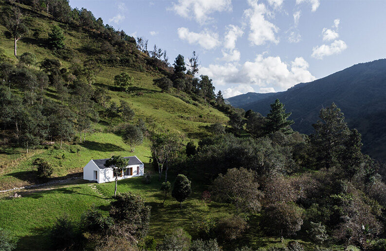 Casa Florinda by Alvariño & Felipe Arquitectos