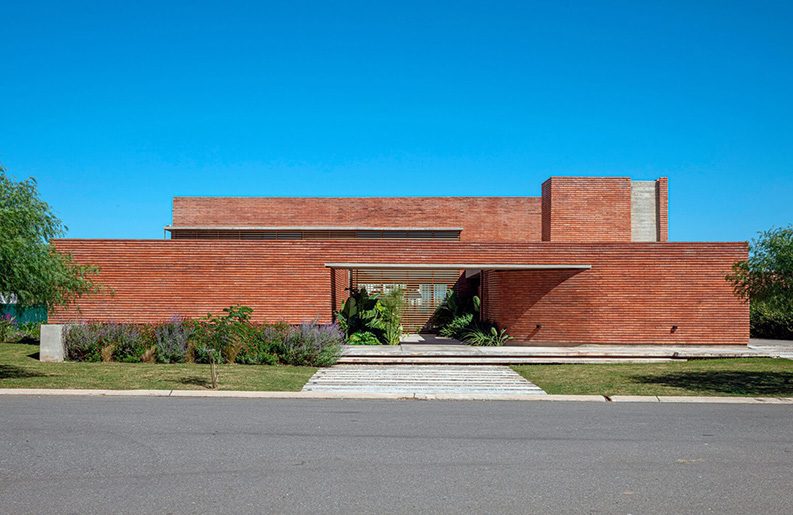 Casa G&S by Barella Arquitectura